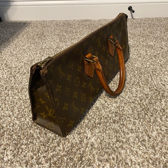 Louis Vuitton Monogram Sac Triangle Handbag - Picture 3 of 11